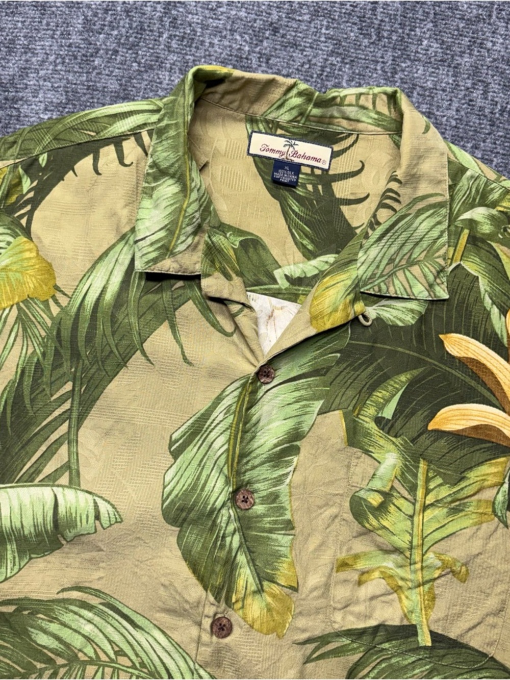 Tommy Bahama Hawaiian Shirt Mens XL 100% Silk Camp Floral Tropical Beach Loop